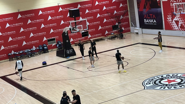 B92.sport na treningu Partizana: Glavobolja pred Špance – da li je to Željko otkrio planove? FOTO/VIDEO