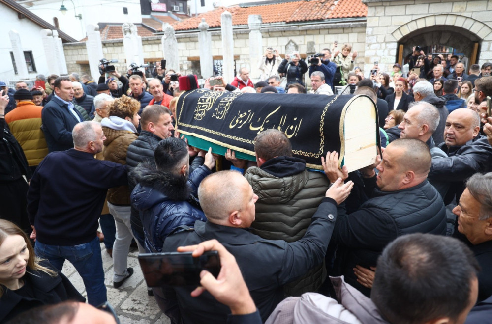 Evo pored kog pevača je sahranjen Halid: Bili su kao braća, a jedna želja im je ostala neostvarena