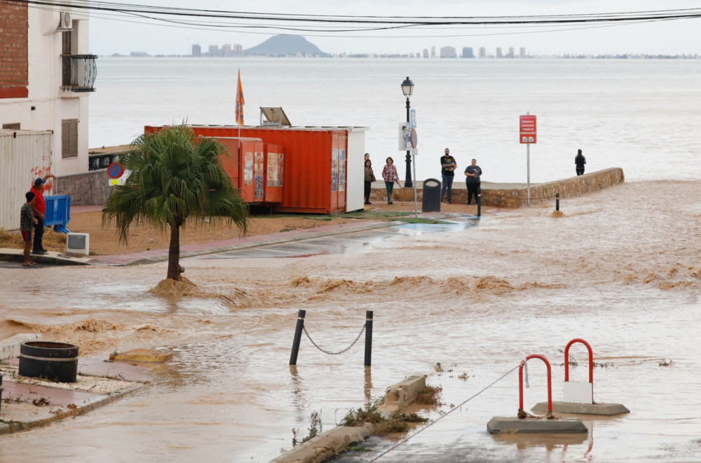 Haos ne prestaje; Voda je sve paralisala – 18 osoba povređeno VIDEO