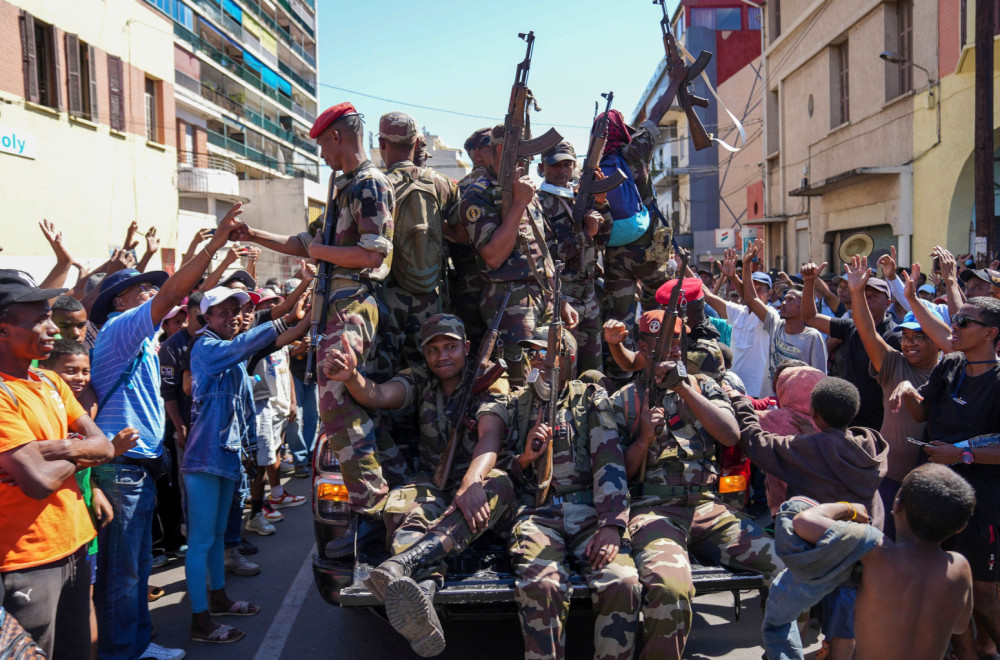 Potpuni haos na Madagaskaru; Hiljade besnih na ulicama; Predsednik u bekstvu