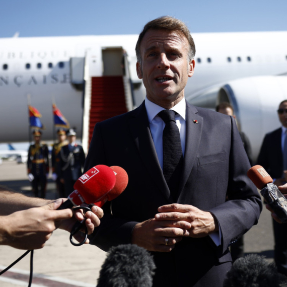 Makron odbio da podnese ostavku