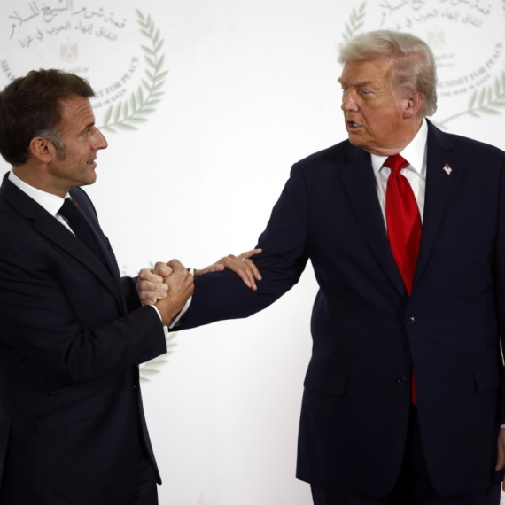 Tramp stegao Makrona – svet u neverici VIDEO