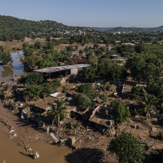 Poplave uništile 100.000 domova: Desetine mrtvih; Strahuje se od nove katastrofe? FOTO