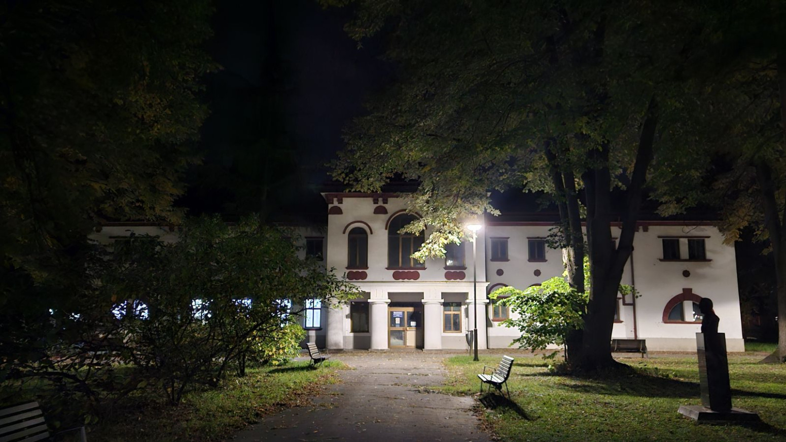 Ova banja u Srbiji ponovo privlači turiste: Lekovita sumporna voda, prelep park i povoljne cene