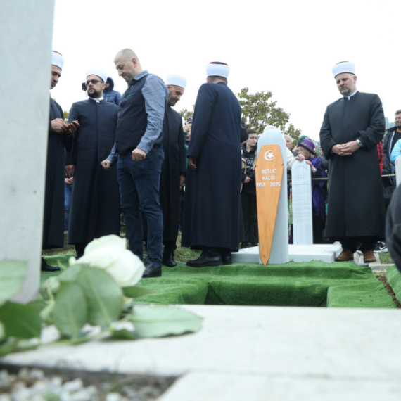 Hadžihafizbegović objavio fotografiju s Halidovog groba: "Ceo život je borba za jednu dobru dženazu" FOTO