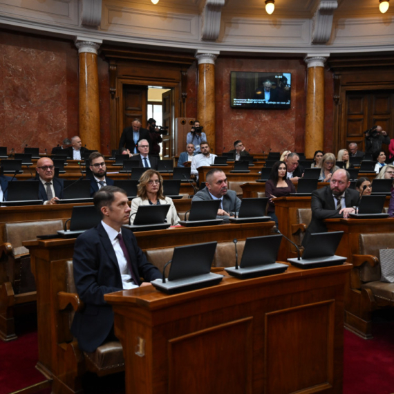 Završena sednica Skupštine; Poslanici usvojili svih 48 tačaka dnevnog reda; Usvojen i zakon o legalizaciji