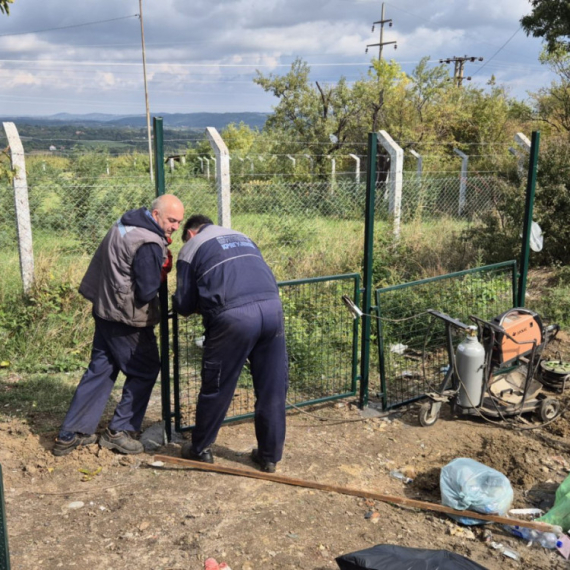 Ograđuju se sabirna mesta za odlaganje otpada FOTO
