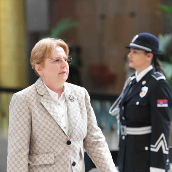 Dolovac napustila Srbiju, a sada traži istragu protiv novinara koji pokušavaju da je pronađu