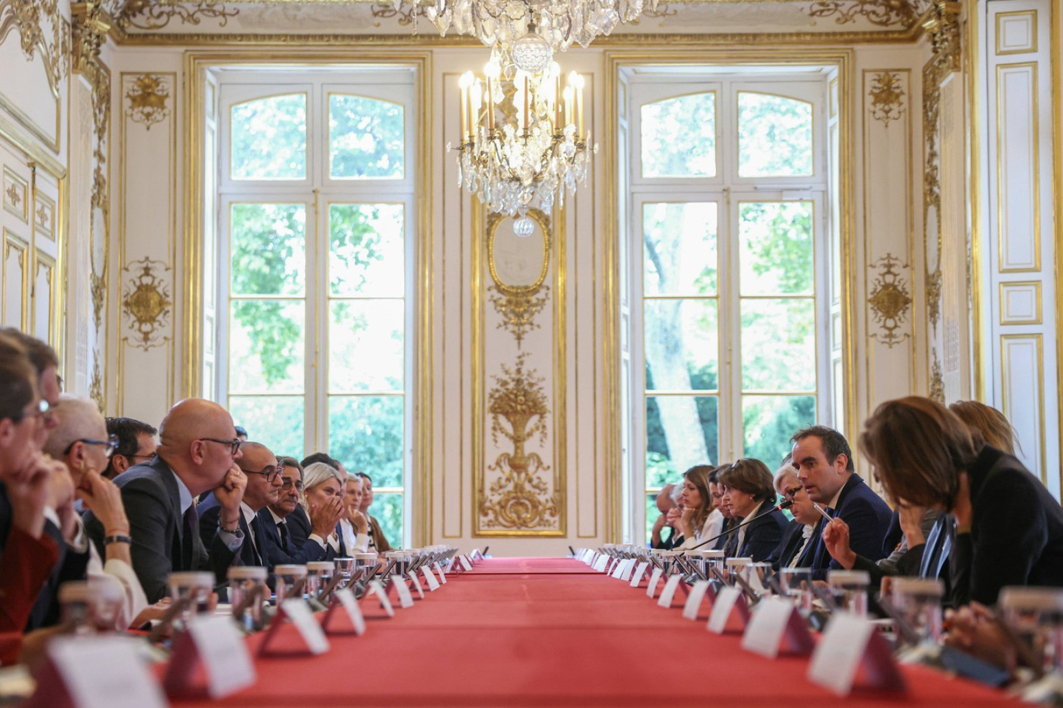 Lekorni se sprema za ključni govor; Sudbina njegove vlade visi o koncu