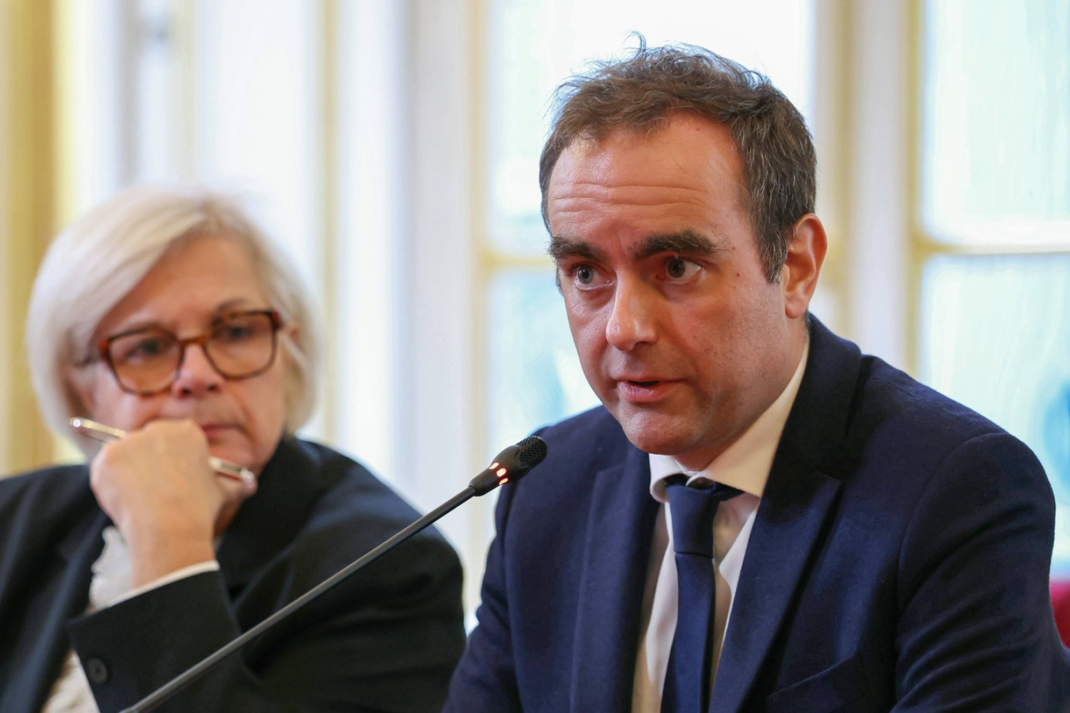 Lekorni se sprema za ključni govor; Sudbina njegove vlade visi o koncu