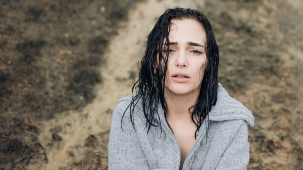 Doktor otkriva da li ćete se razboleti ako izađete napolje sa mokrom kosom VIDEO