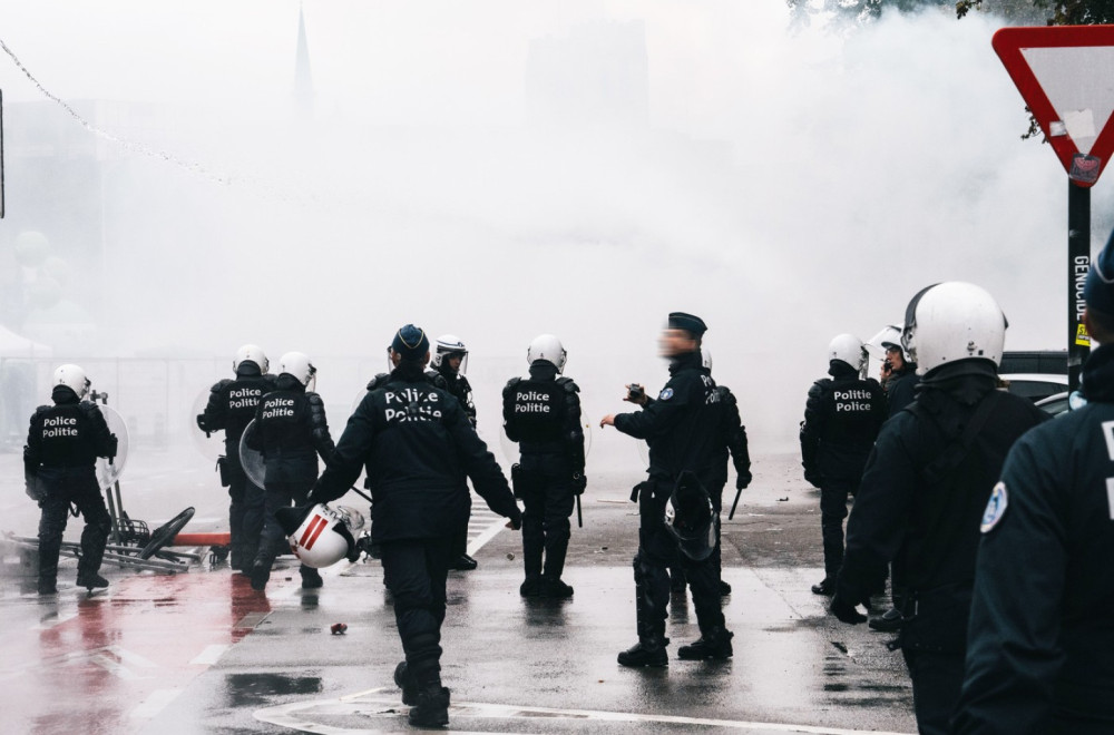 Strašne scene iz Brisela: Sukob policije i demonstranata, upotrebljen vodeni top i suzavac FOTO/VIDEO