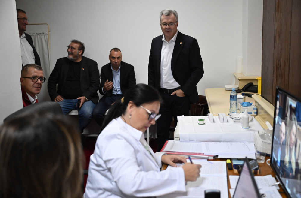Narodni poslanici se vakcinisali protiv gripa; Svi primili Torlakovu vakcinu FOTO