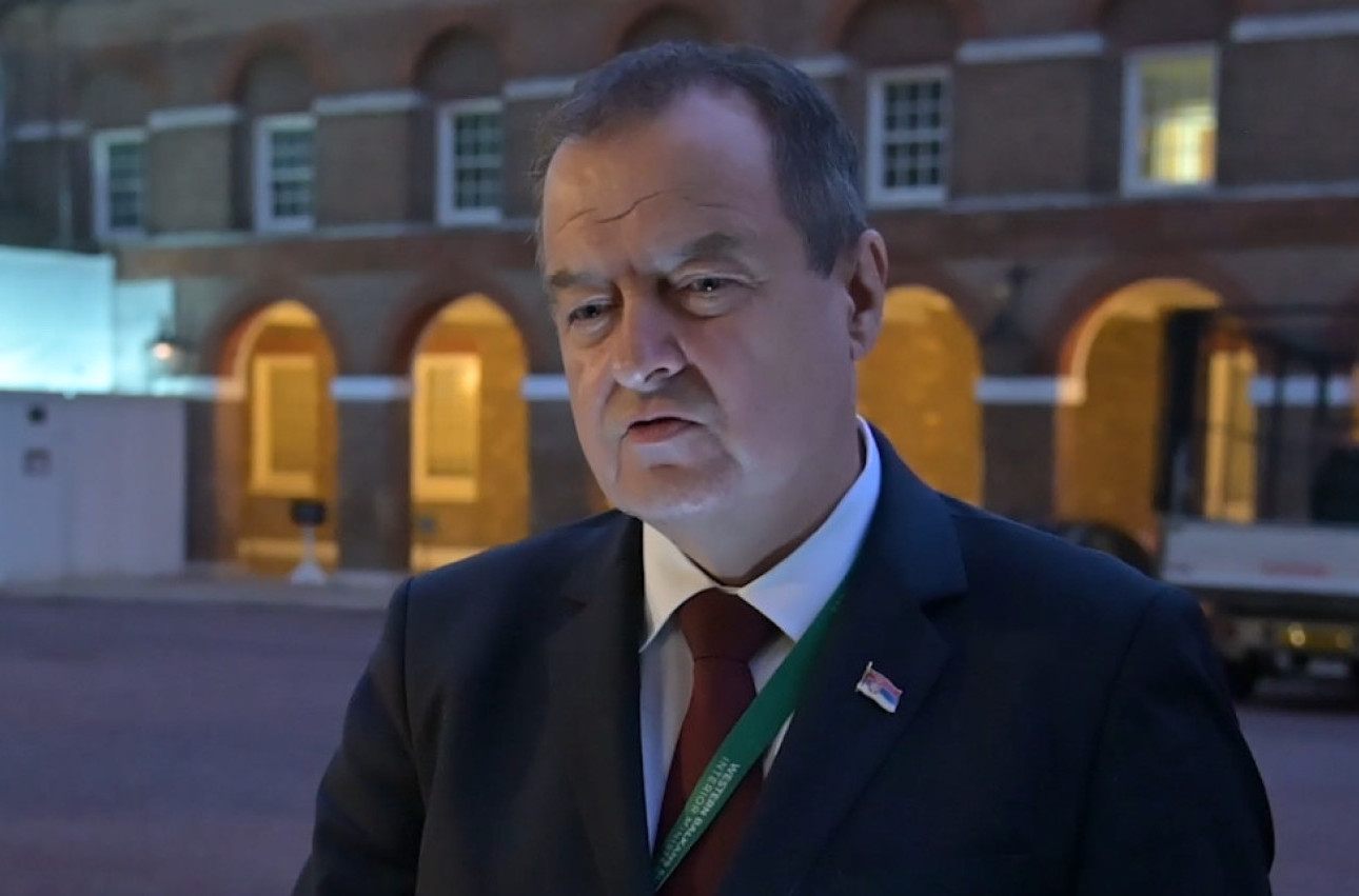 Dačić o slučaju navodnog napada policajca na devojku: Informacija je lažna, sve će biti istraženo VIDEO