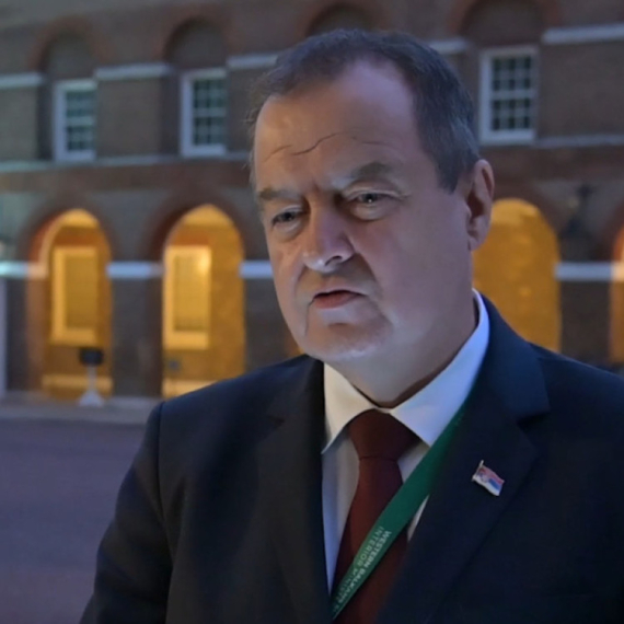 Dačić o slučaju navodnog napada policajca na devojku: Informacija je lažna, sve će biti istraženo VIDEO