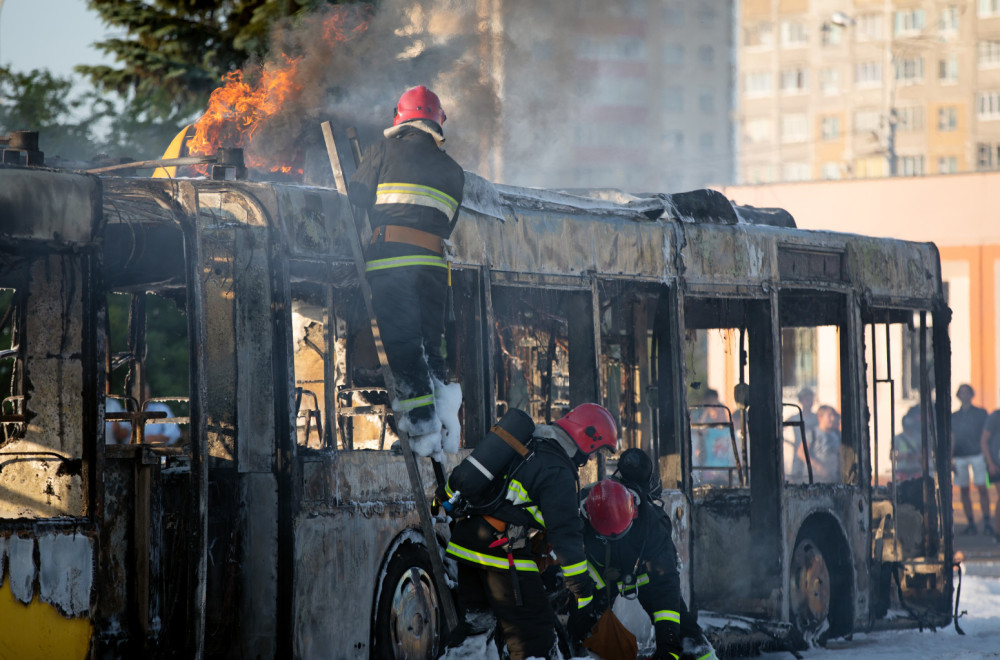 Autobus se zapalio u pokretu; Putnici izgoreli – užasne scene FOTO/VIDEO