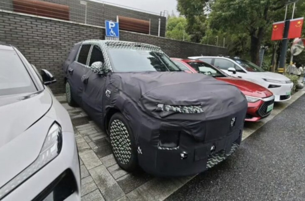 Novi kineski SUV: Xiaomi YU9 na "visinskim pripremama" FOTO