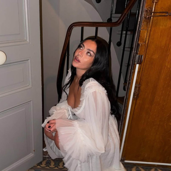 Pop zvezda opsednuta plastičnim operacijama: Da li je zbog njih ovako lepa? FOTO