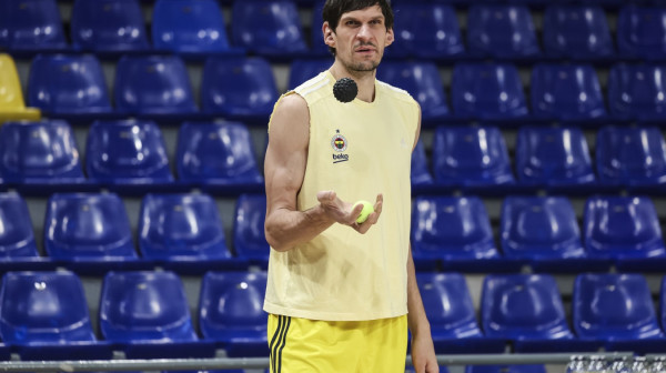 Bobi ne veruje Vembiju