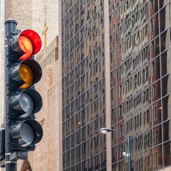 Stiže četvrto svetlo na semaforu – sprema se velika promena u saobraćaju?