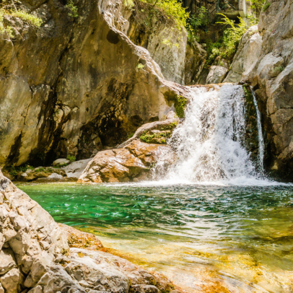 Srbi obožavaju da idu u Grčku tokom leta, ali ona skriva i idealne jesenje destinacije VIDEO