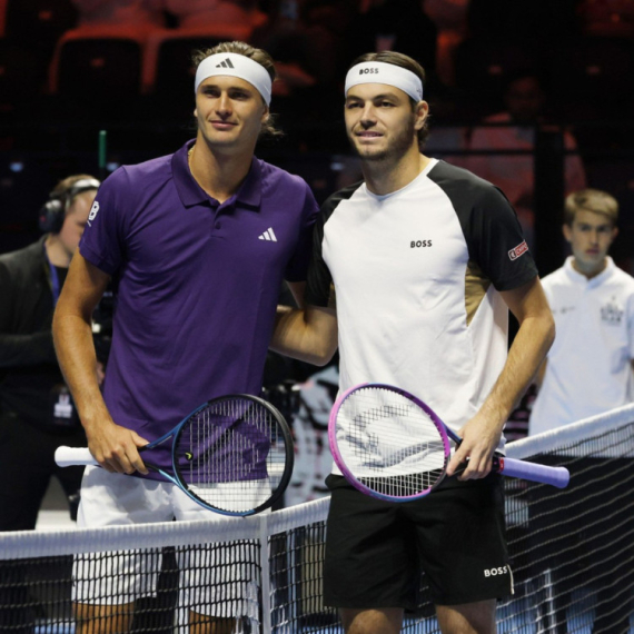 Fric "maltretira" Zvereva gde god ga vidi