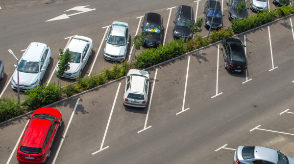 Manjak mesta otvorio novi biznis: Koliko može da se zaradi od privatnog parkinga u Beogradu?