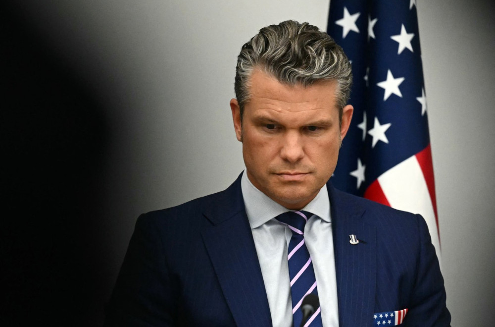 Avion američkog ministra odbrane prinudno sleteo