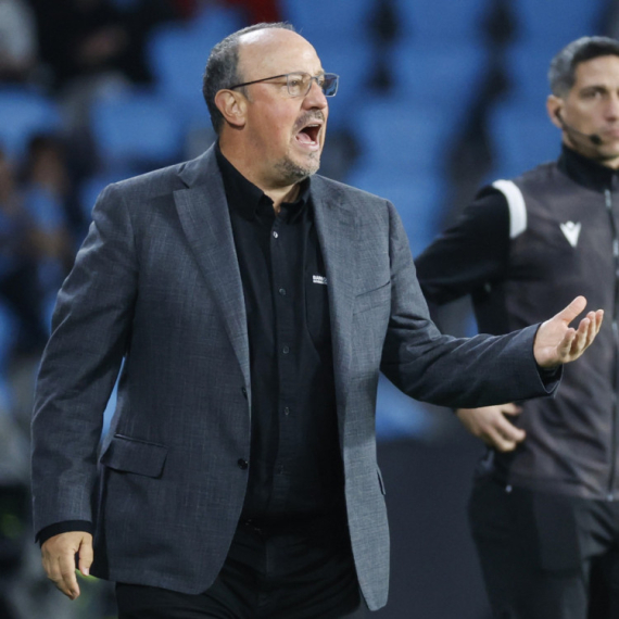 Bomba iz Grčke – Rafa Benites preuzima velikana