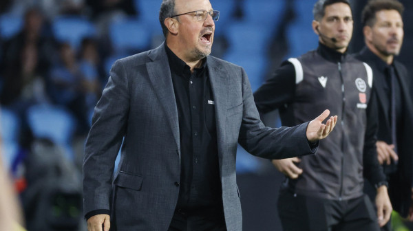 Bomba iz Grčke – Rafa Benites preuzima velikana