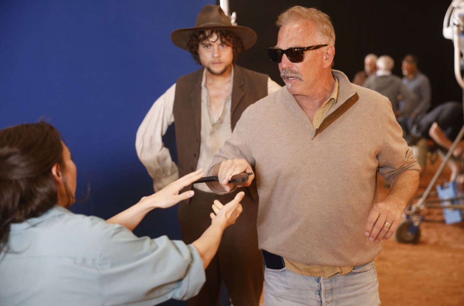 Kevin Kostner u problemu: Našao zlatnike i smaragde, ali ostao bez... FOTO