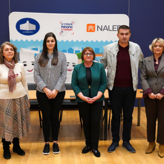 Dobitnicima nagradne igre "Uzmi račun i pobedi" uručeni ključevi automobila i stana