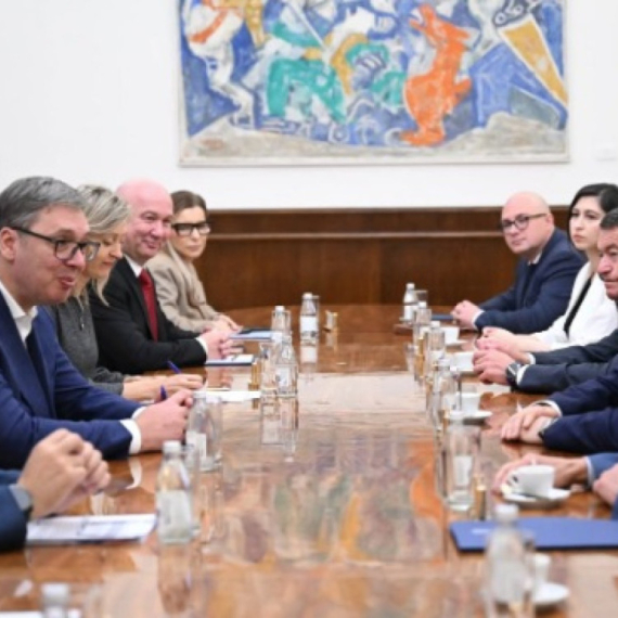 Vučić: Srbija zainteresovana za revolucionarne vakcine; Zdravlje građana je na prvom mestu FOTO