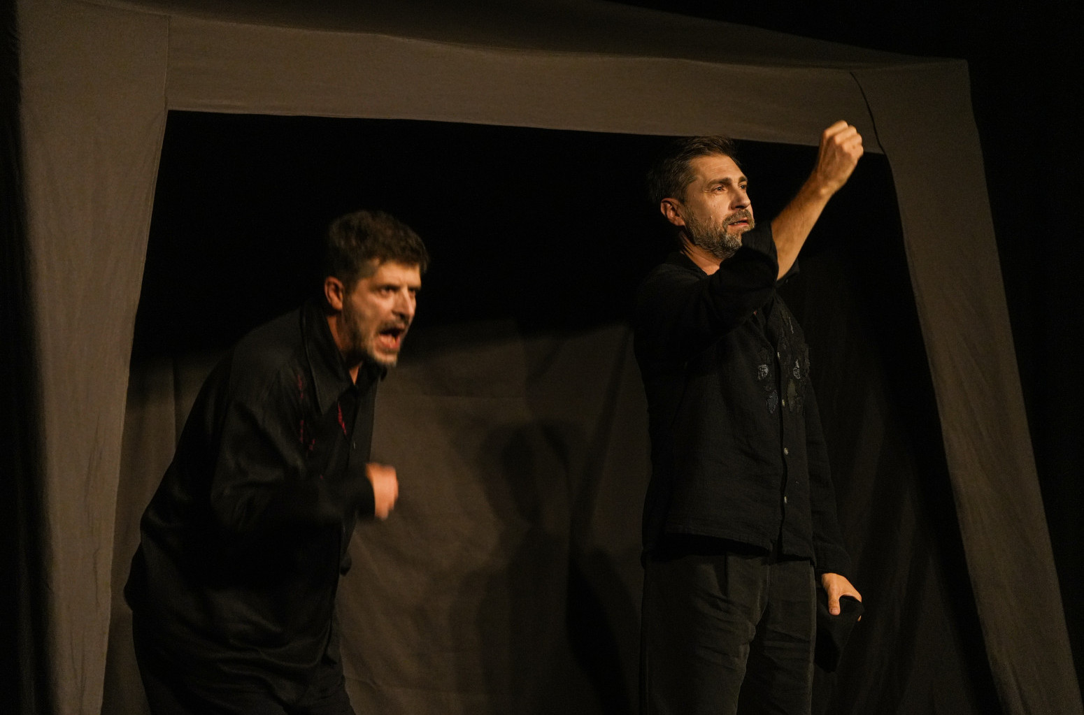 Drama i poezija u službi humanosti: Predstava "Bogojavljenje" oduševila publiku u Fondaciji Mozzart FOTO