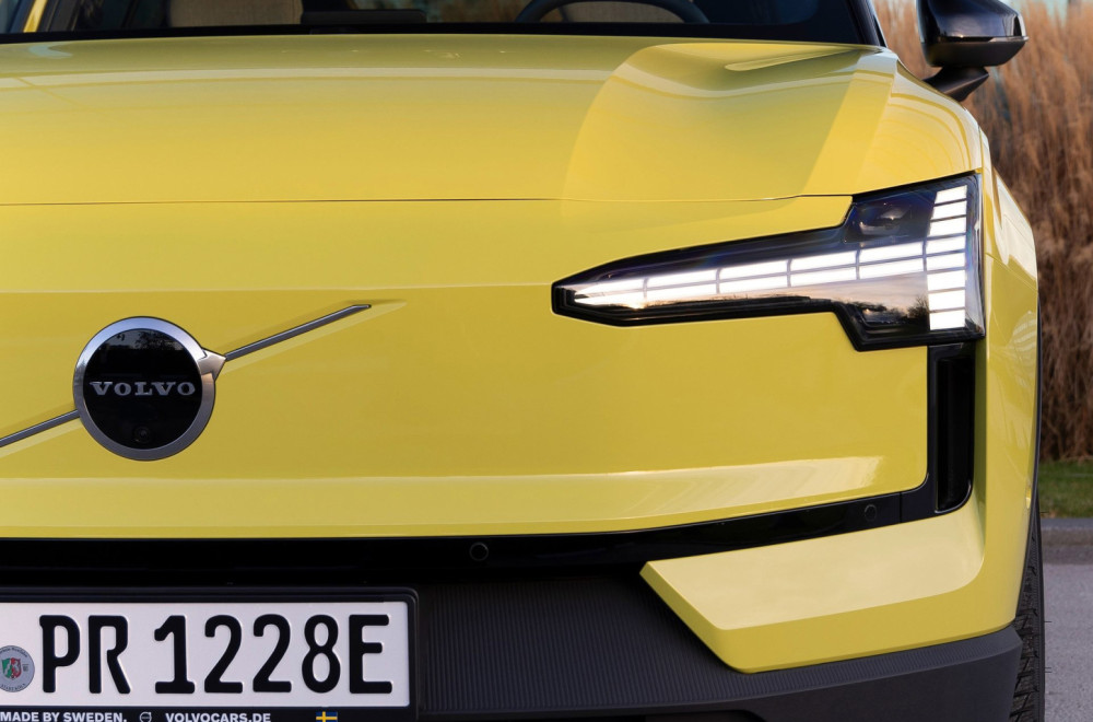 Volvo uvodi novi font za bezbednije ekrane u automobilima – vozači i dalje traže dugmad