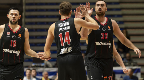 Neverovatan preokret Olimpijakosa – Milutinov započeo, Vezenkov završio! VIDEO