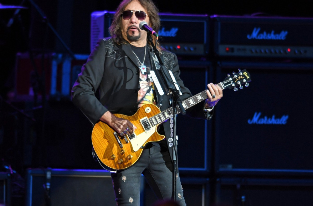 Preminuo originalni gitarista grupe "Kiss": "Nezamenljivi rok vojnik"