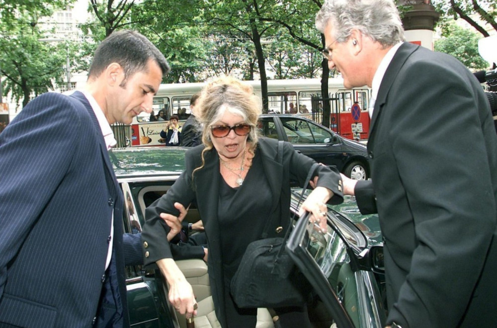 Brižit Bardo izašla iz bolnice: Oglasio se njen biograf FOTO