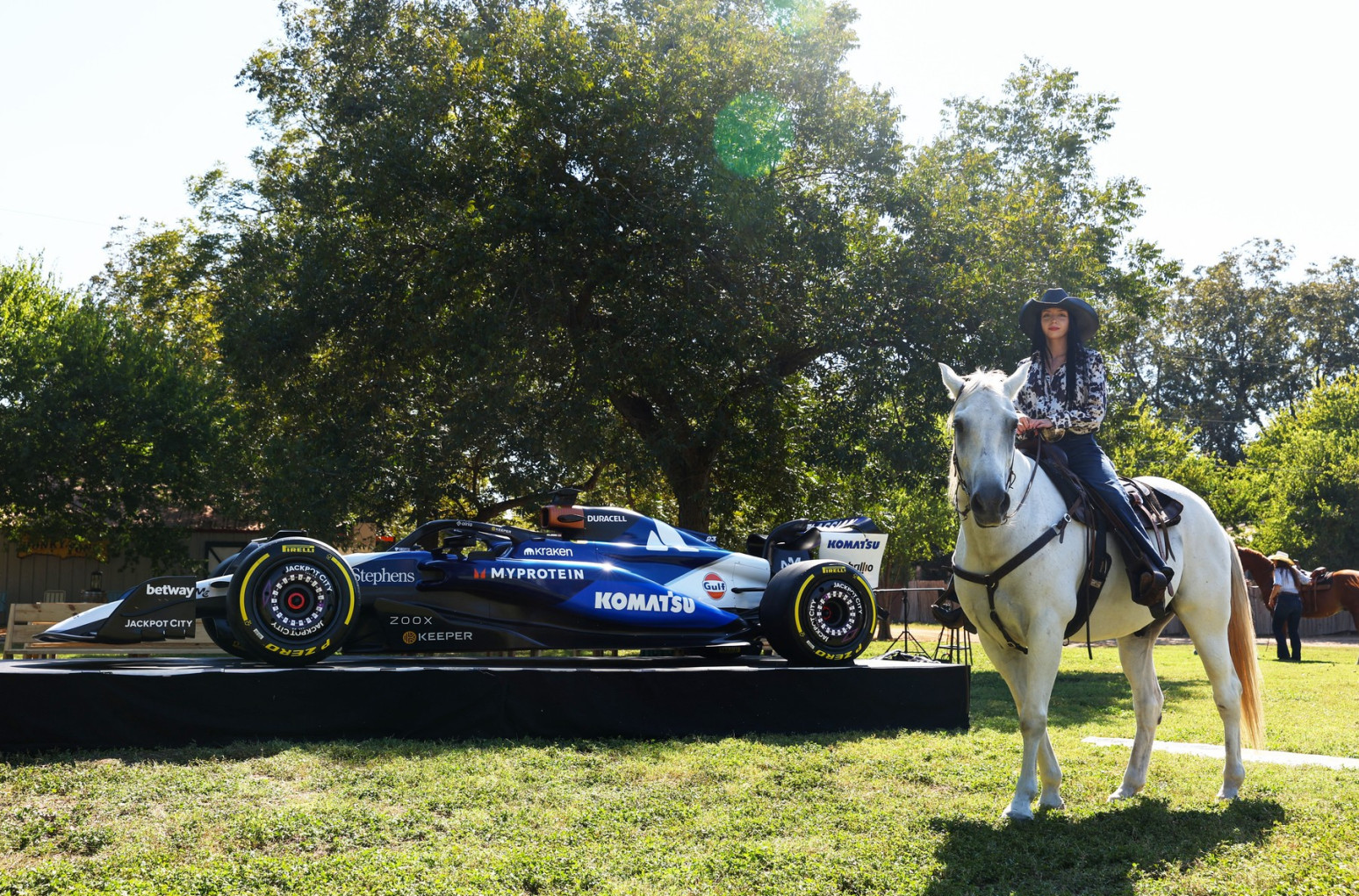 Pet F1 timova u Ostin stiglo u posebnim "odorama" VIDEO