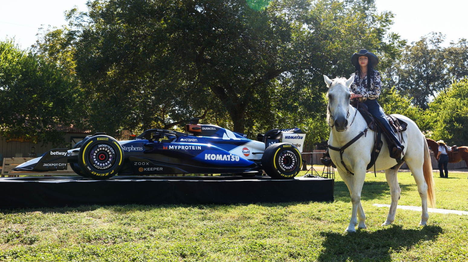 Pet F1 timova u Ostin stiglo u posebnim "odorama" VIDEO