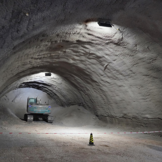 Probijena desna tunelska cev; Vučić: "Iriški venac" skratiće vožnju preko Fruške gore