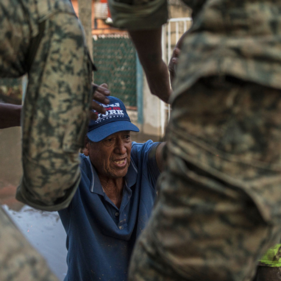 Nacionalna garda u akciji; Građani ostali bez hrane i lekova FOTO/VIDEO