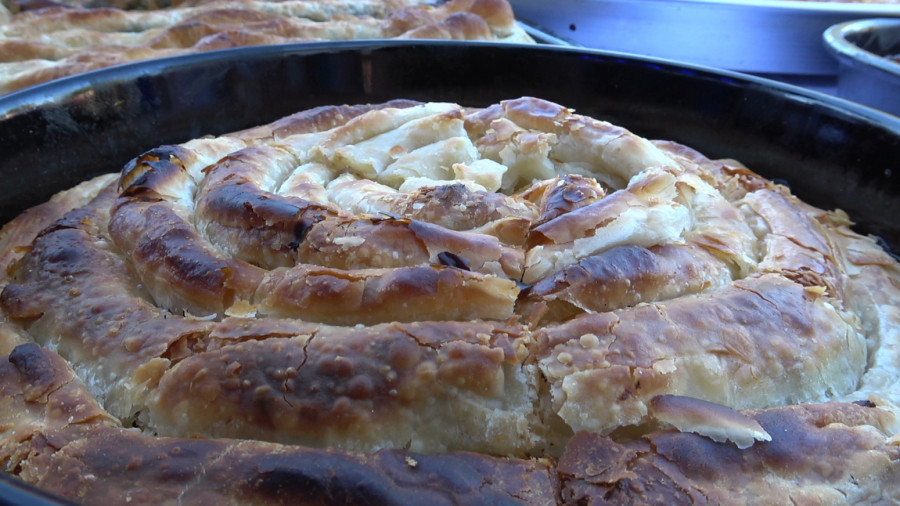 Miris tradicije sa Pešteri – tajna sjeničke pite koja spaja generacije FOTO/VIDEO