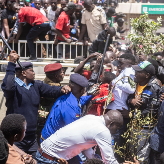 Stampedo na sahrani bivšeg premijera: Dve osobe poginule, skoro 200 povređeno FOTO