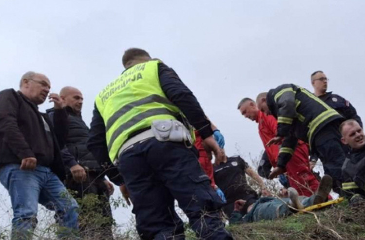 Eighty people transported to hospital; Interior Ministry comments on horrific accident near Sremska Mitrovica