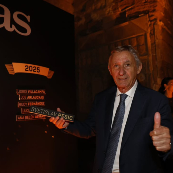 Zvanično: Veliko priznanje za Svetislava Pešića, oglasio se i KSS FOTO