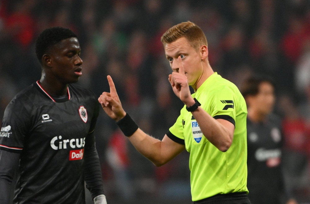 Glupost navijača – sudija prekinuo "derbi" dva minuta pre kraja meča VIDEO