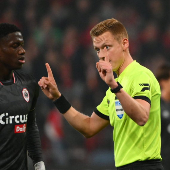 Glupost navijača – sudija prekinuo "derbi" dva minuta pre kraja meča VIDEO