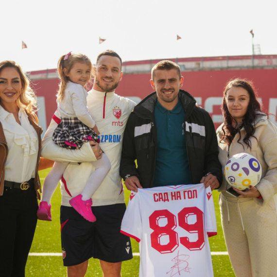 Sad na gol, Aleksija! Arnautović ugostio porodicu iz Goraždevca posle donacije Zvezde i Fondacije Mozzart