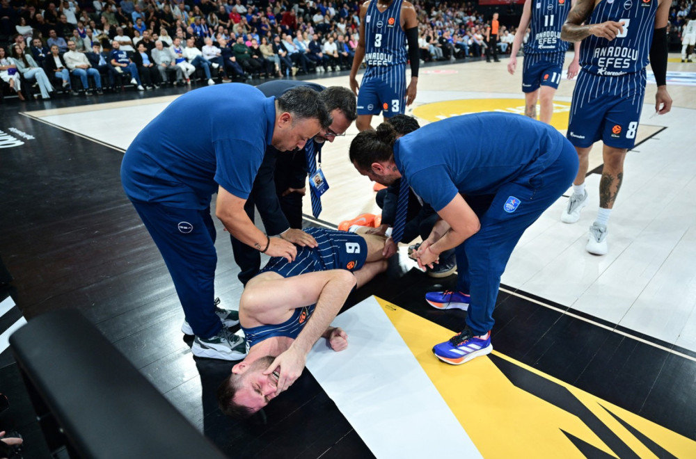 Kokoškov ostao bez još jednog centra – teška povreda Papajanisa VIDEO